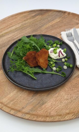 Knuspriger Kohlrabi mit Kräutersauce