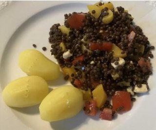 Belugalinsensalat mit Pfirsich
