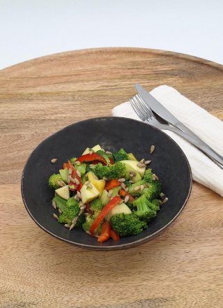 Brokkoli-Paprika-Salat