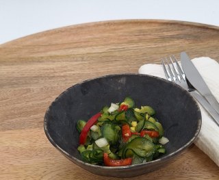 Gurkensalat mit Ingwer und Limette
