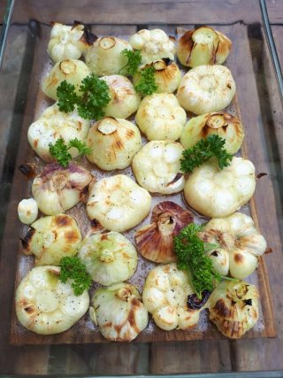 Frischer Knoblauch aus dem Ofen