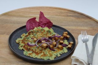 Kräuterpfannkuchen mit Räuchertofu