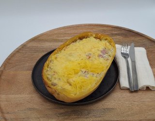 Spaghettikürbis mit Schinken und Käse