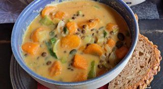 Süßkartoffelsuppe mit Linsen