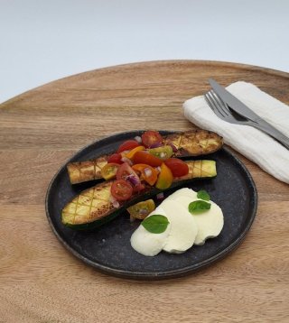 Zucchini-Bruschetta mit Burrata