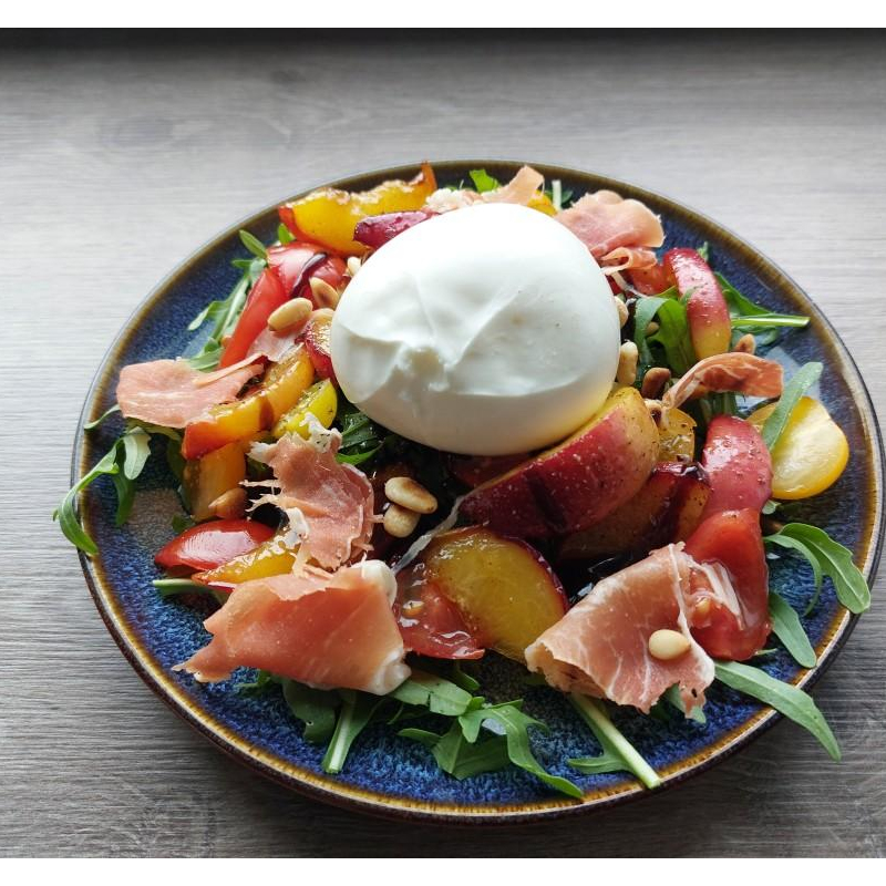 Pfirsichsalat mit Serrano Schinken