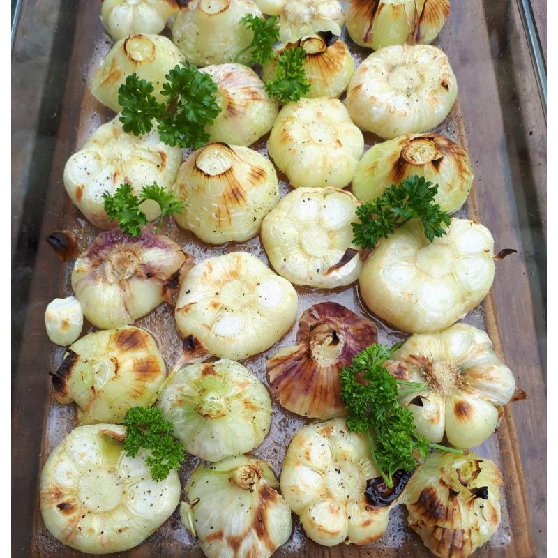 Frischer Knoblauch aus dem Ofen