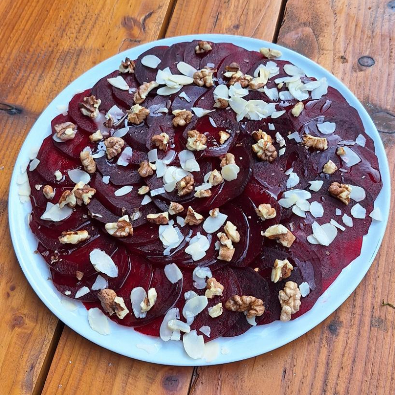 Rote Bete Carpaccio mit Walnüssen
