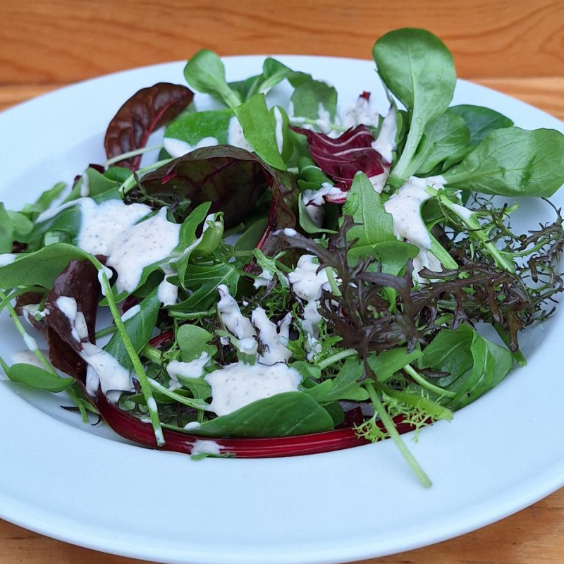 Salatsauce mit Walnusspesteo