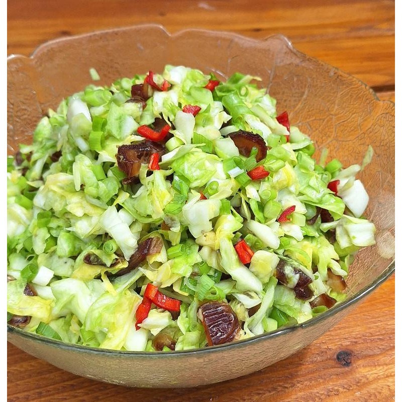 Spitzkohlsalat mit Datteln